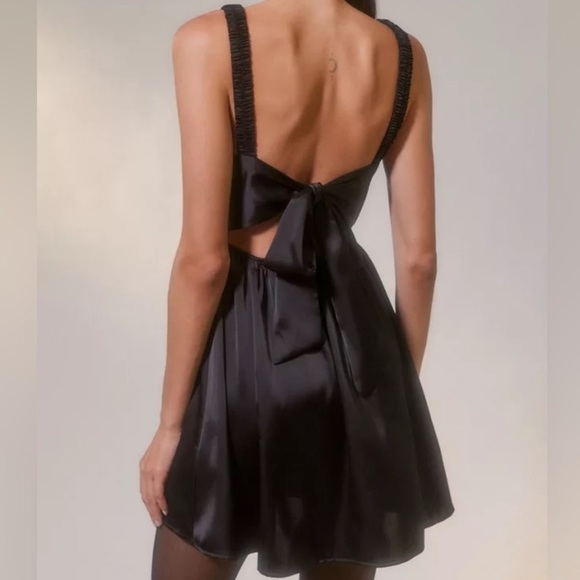 Urban outfitters size medium satin dress. Nwt - Picture 4 of 5